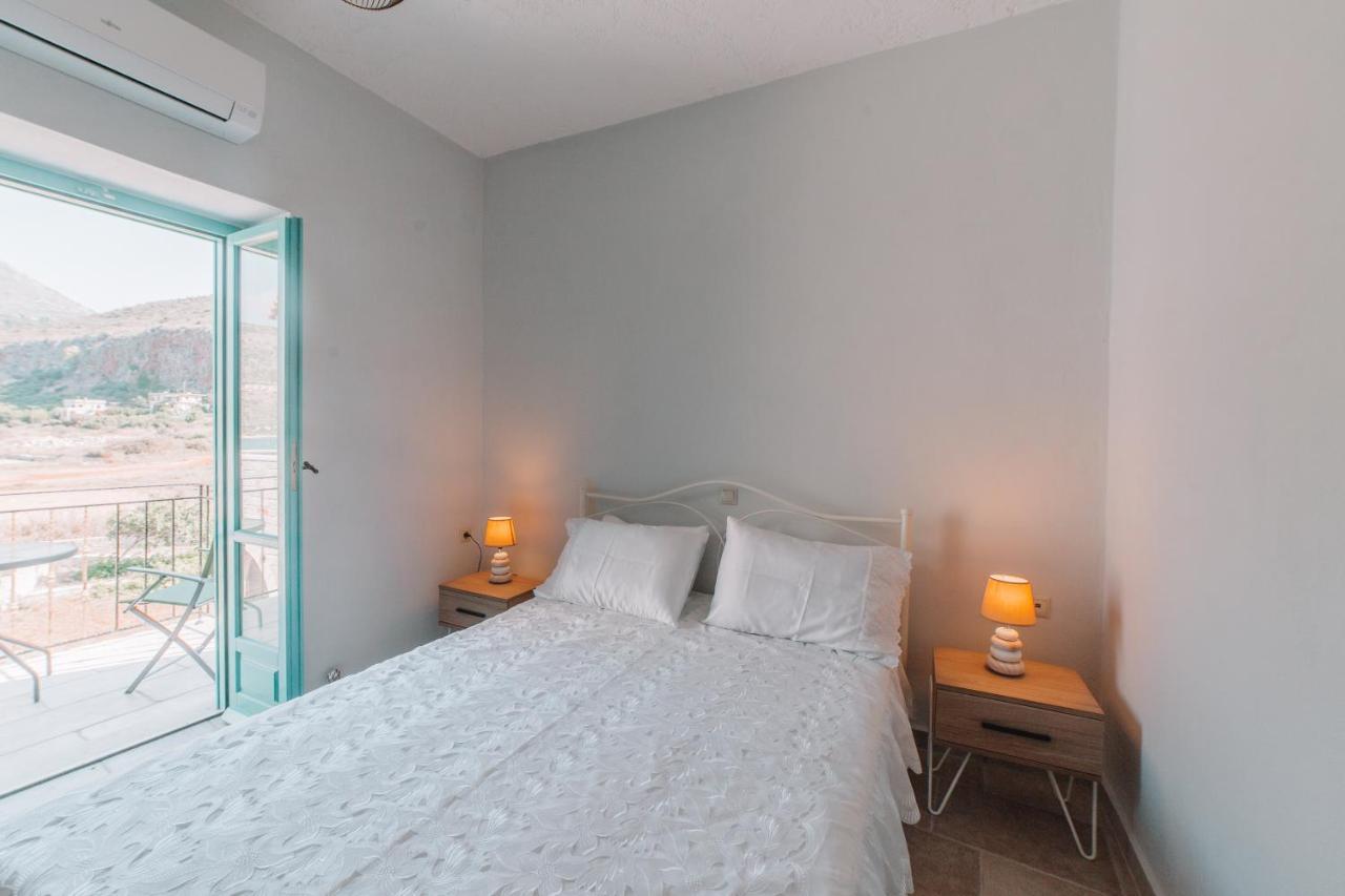 George Seafront Suites Néon Oítilon Buitenkant foto