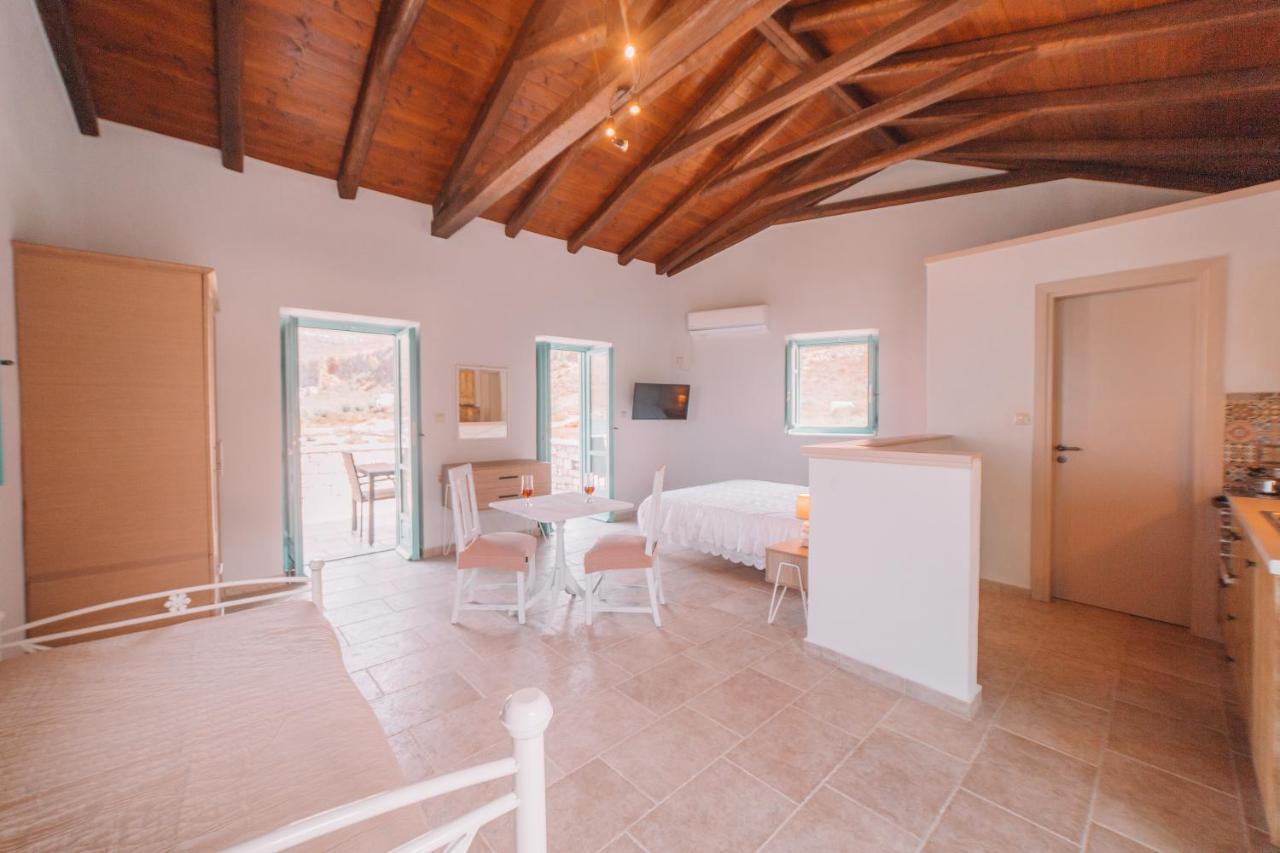 George Seafront Suites Néon Oítilon Buitenkant foto