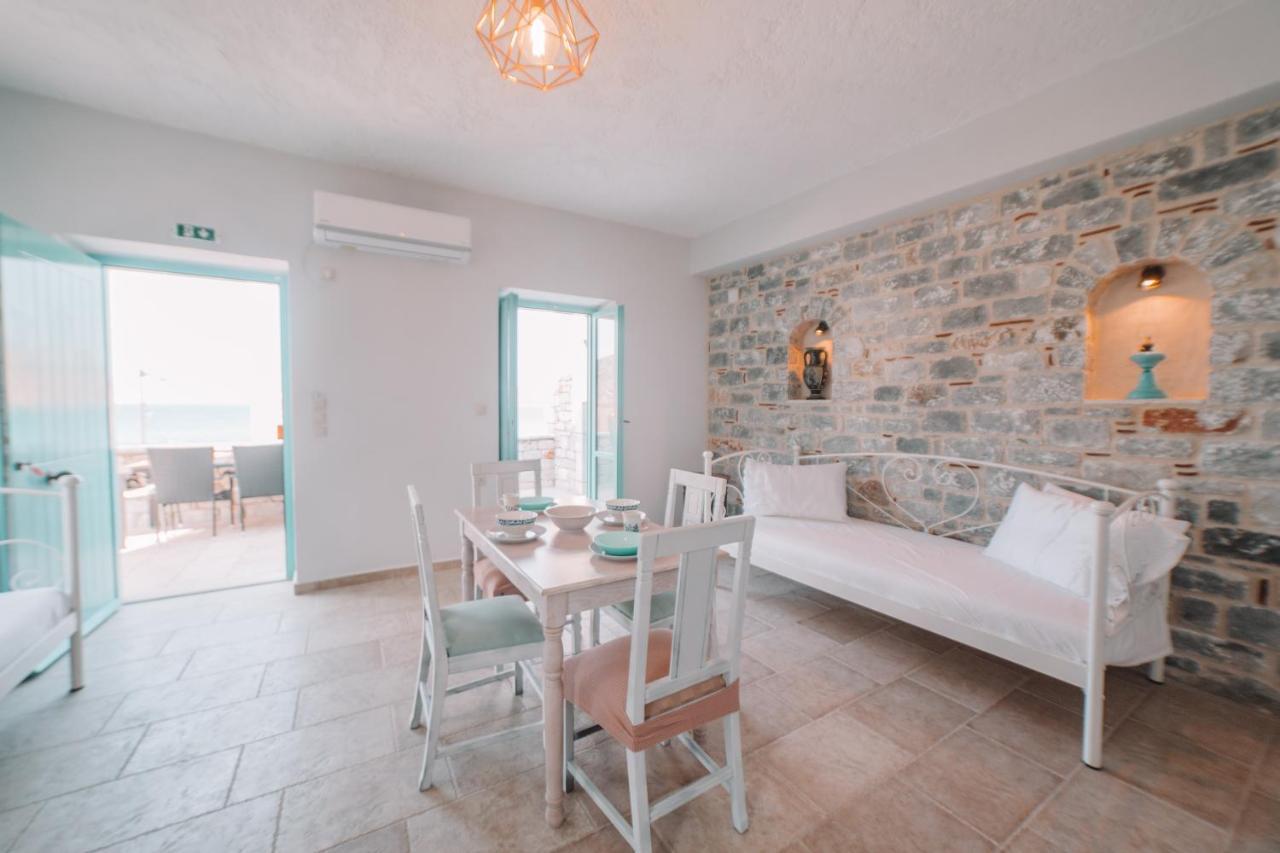 George Seafront Suites Néon Oítilon Buitenkant foto