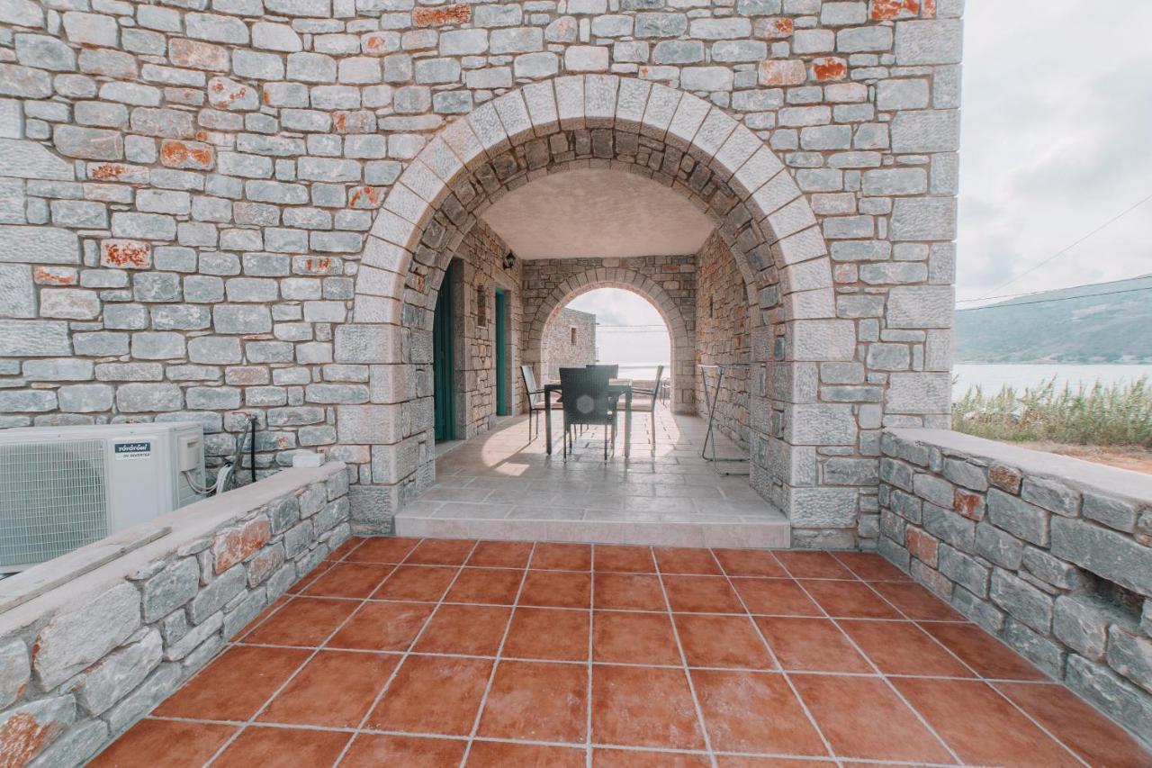 George Seafront Suites Néon Oítilon Buitenkant foto
